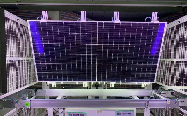 三一重工跨界光伏 组件下线背后的产业重构与设备新局